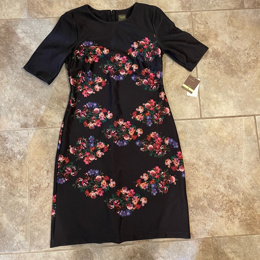 Taylor Dresses | Taylor Crew Neck Short Sleeve - Picture 4 of 4